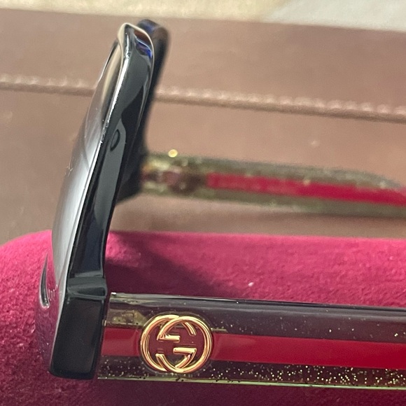 Gucci authentic Black Women's Sunglasses with Gold interlocking G accents. - Picture 5 of 12